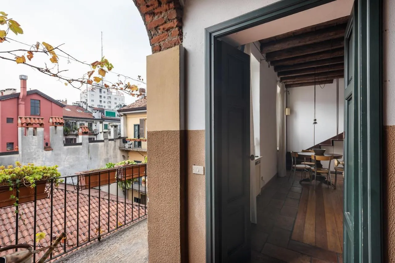 Lägenhet Duplex Incantevole Sui Tetti Nel Cuore Dei Navigli Milano Italien