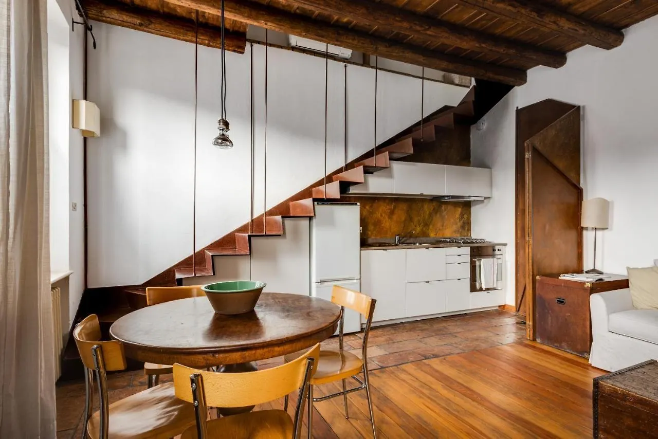 Duplex Incantevole Sui Tetti Nel Cuore Dei Navigli Milano 0*,